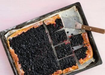 Mustikkapiirakka Pullataikinaan