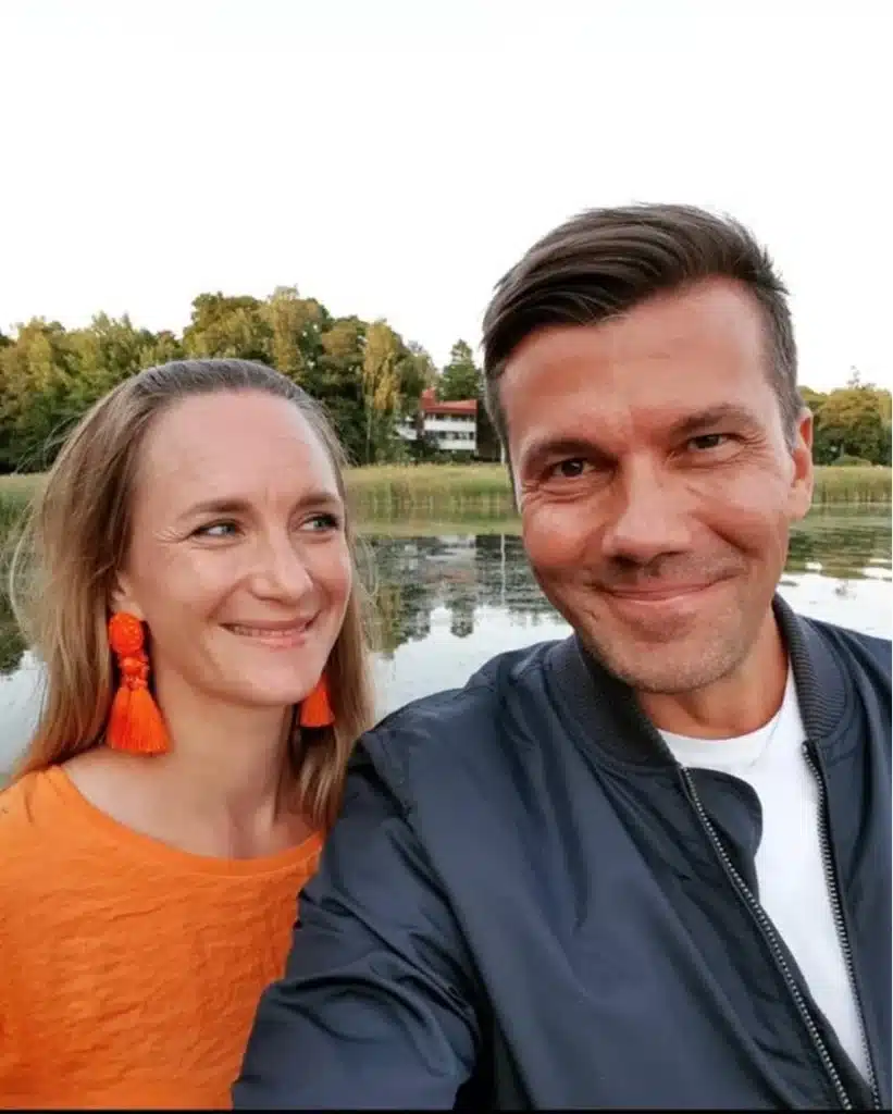 Saara Kovero ja Tommy Fränti yhdessä järven rannalla
