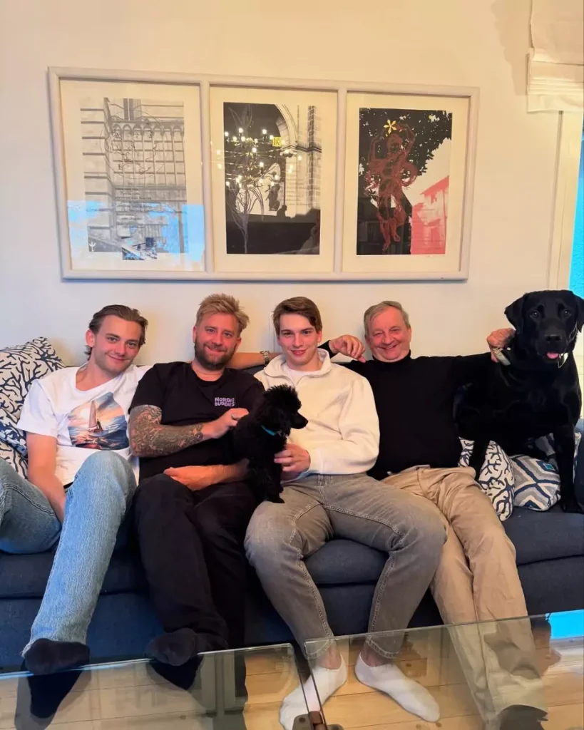 Joel Harkimo isänsä Hjallis Harkimo ja hänen veljensä Leo Harkimo ja Dan Harkimo