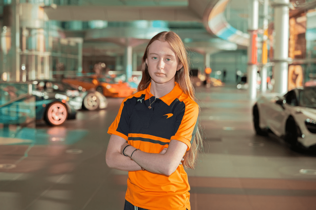 Ella Häkkinen McLarenin kuljettajakehitysohjelmassa