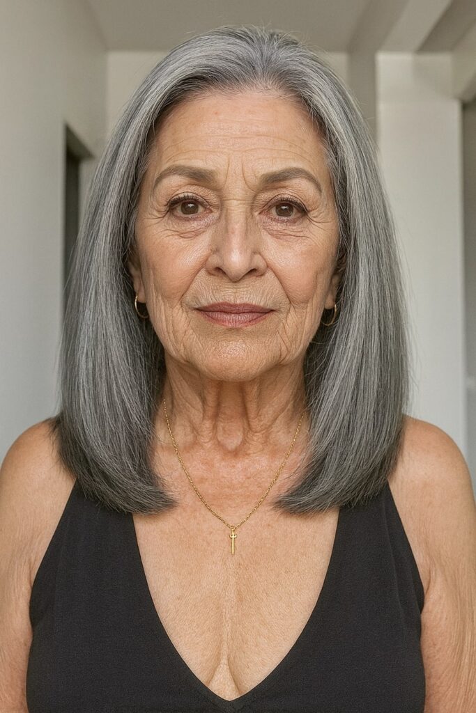 60 vuotiaan lyhyet hiukset 2025 - Olkapäiden pituinen suora leikkaus keskijakauksella